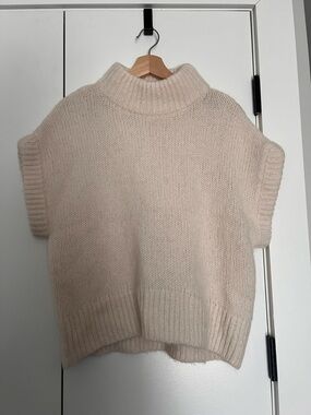 Women’s Cream Short-Sleeve Turtleneck Sweater Vest